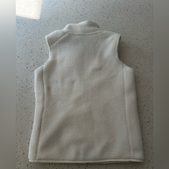 Vineyard Vines Kids marshmallow quilted Sherpa Vest - Picture 7 of 7